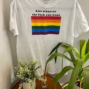 KISS WHOEVER THE FUCK YOU WANT t-shirt🌈
